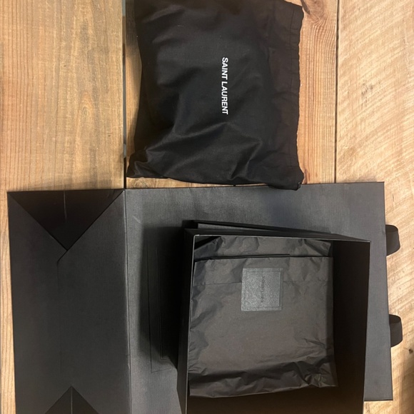 Saint Laurent - Picture 2 of 5